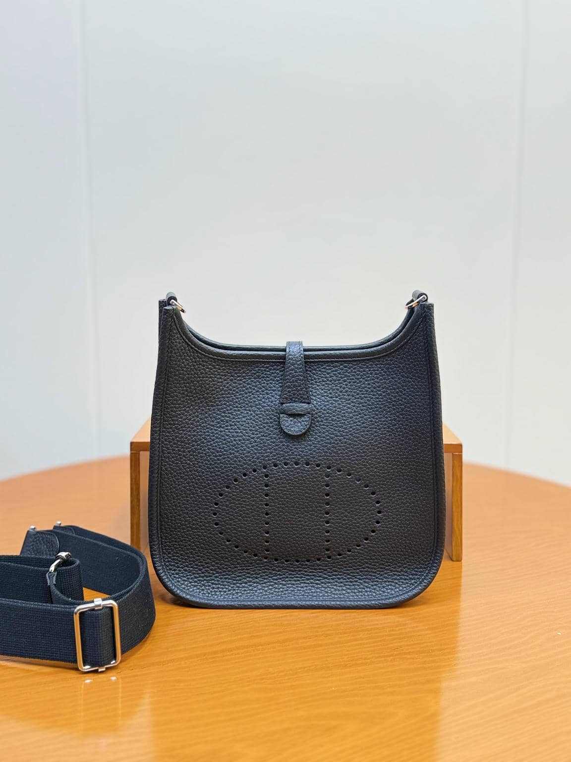 Evelyne23cm-12